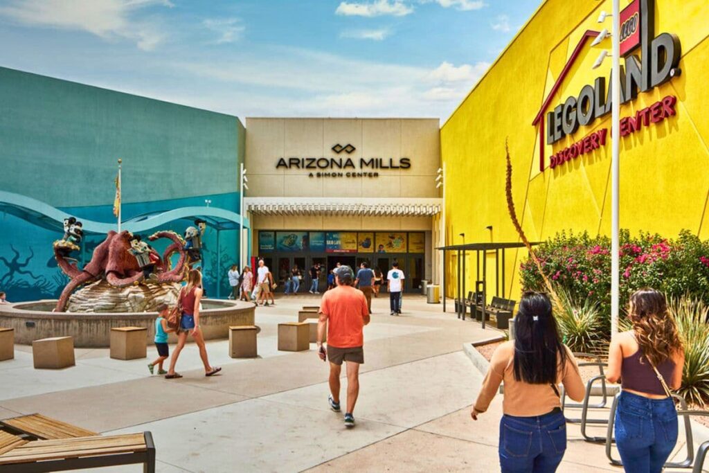 Entrance to Arizona Mills shopping center